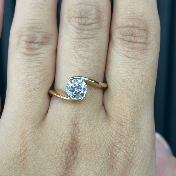 Elegant Gold Ring